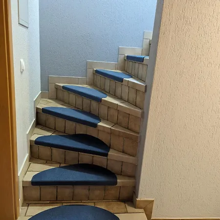 Apartment 3 Bedroom In The Center Of Fels