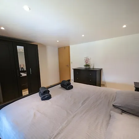 3 Bedroom In The Center Of Apartment Fels