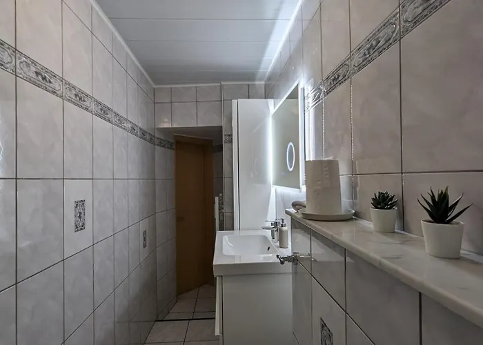 Apartment 3 Bedroom In The Center Of *